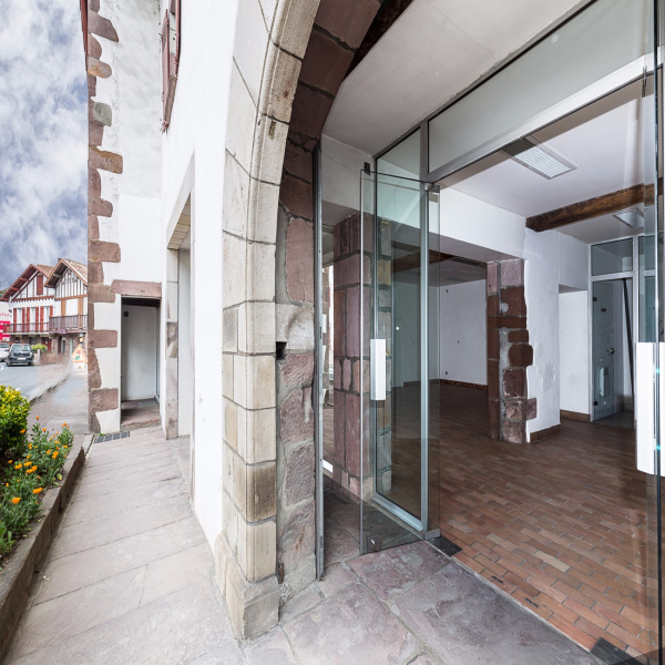 Vente Immobilier Professionnel Murs commerciaux Saint-Jean-Pied-de-Port 64220